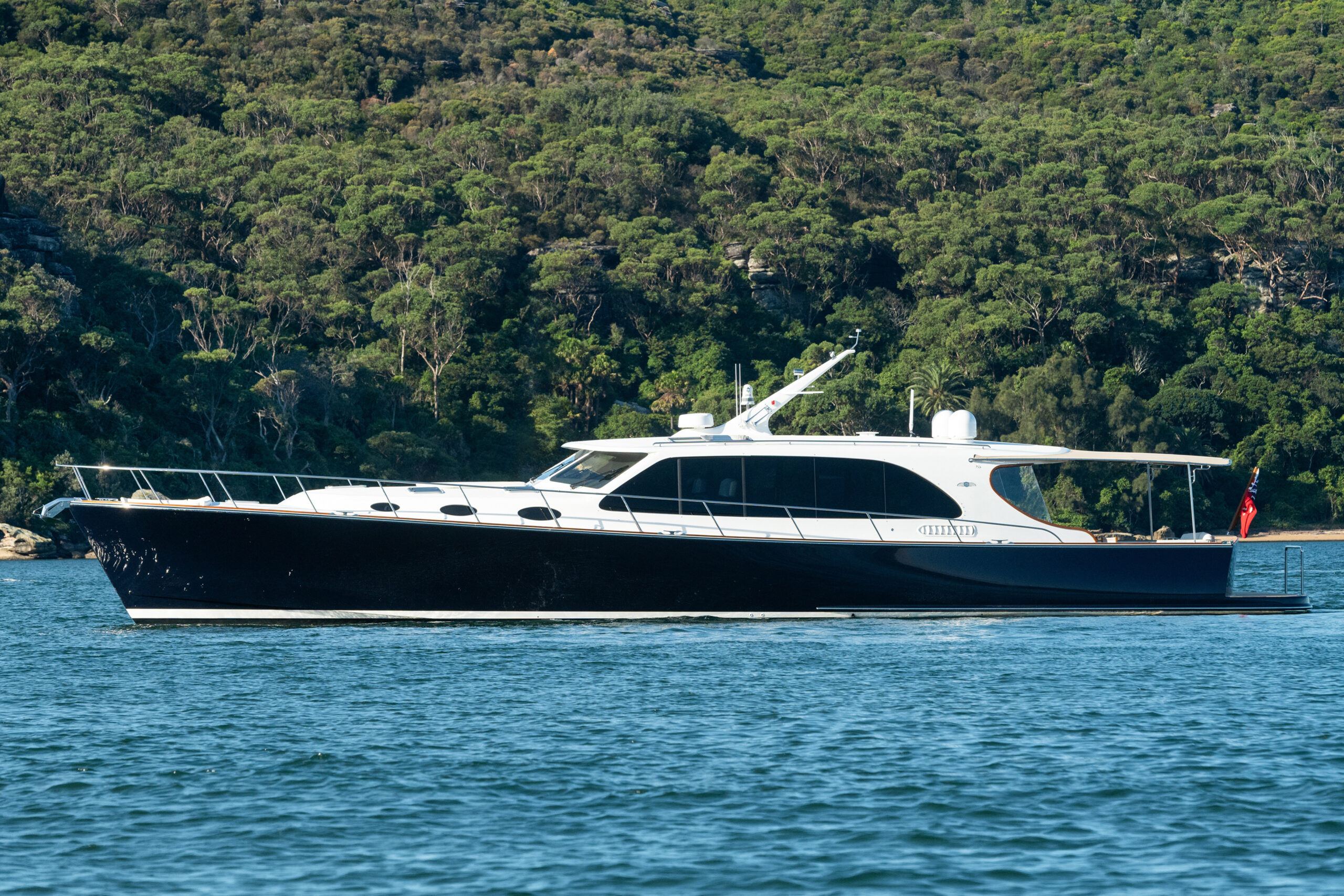2022 Palm Beach Motor Yachts PB 70 Sedan Luna